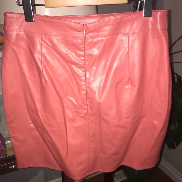 Cutest pink skirt faux leather - Picture 2 of 3